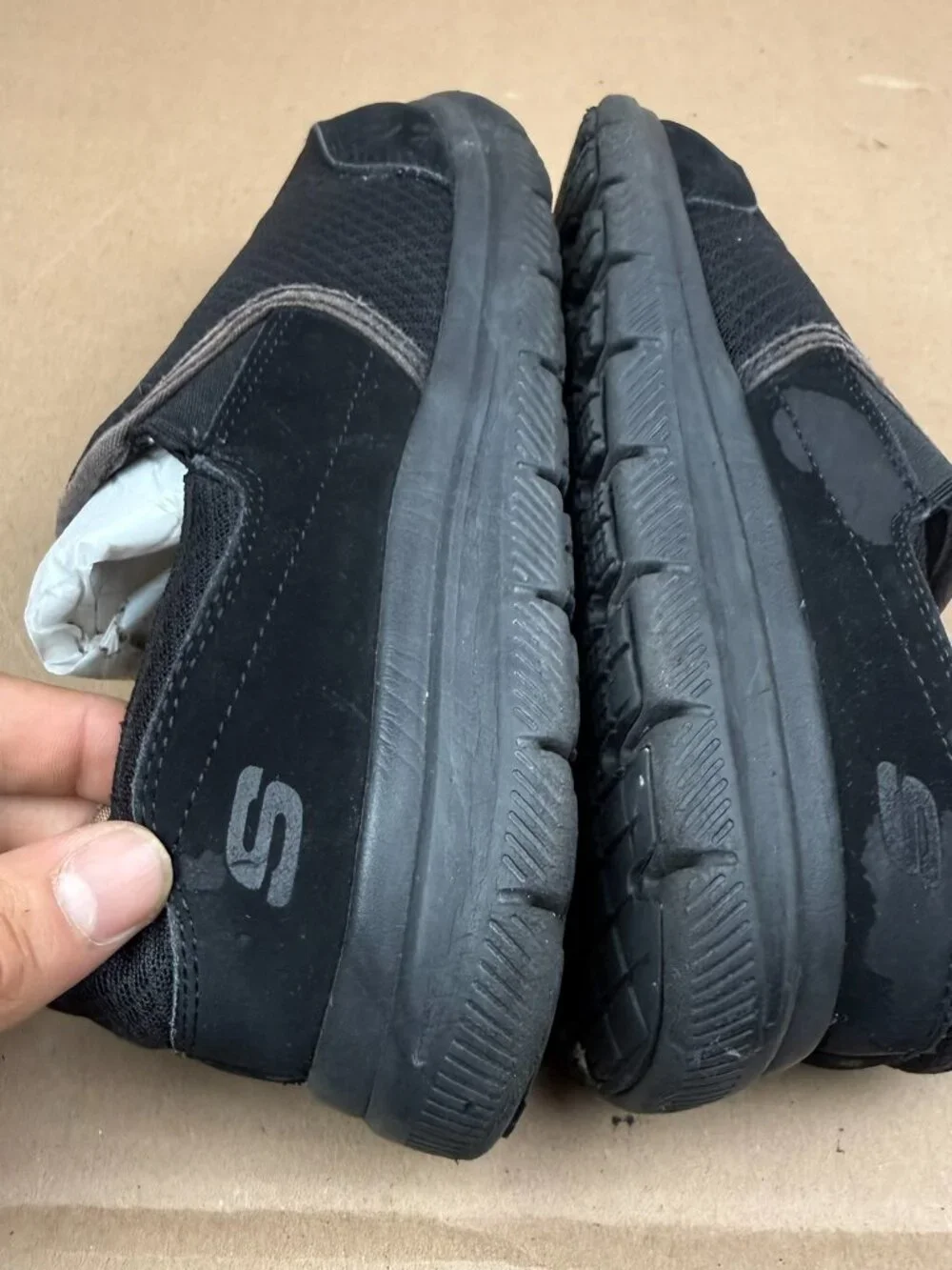 Men's Skechers Slip-On Work Shoes Black Slip Resistant Size 7.5 Needs Cleaning